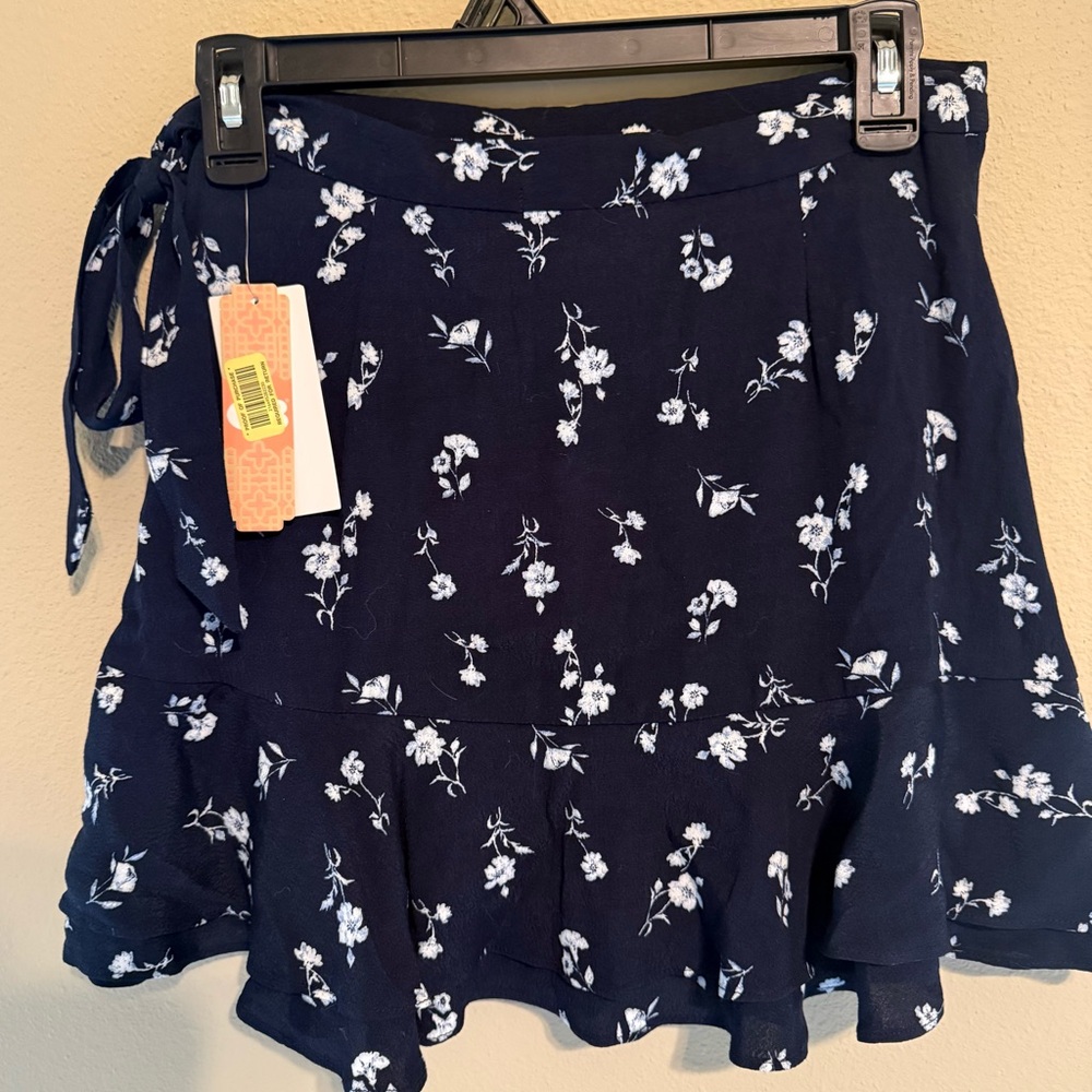 NWT Gianni Bini Floral Ruffle Bottom Navy Skirt Size XS